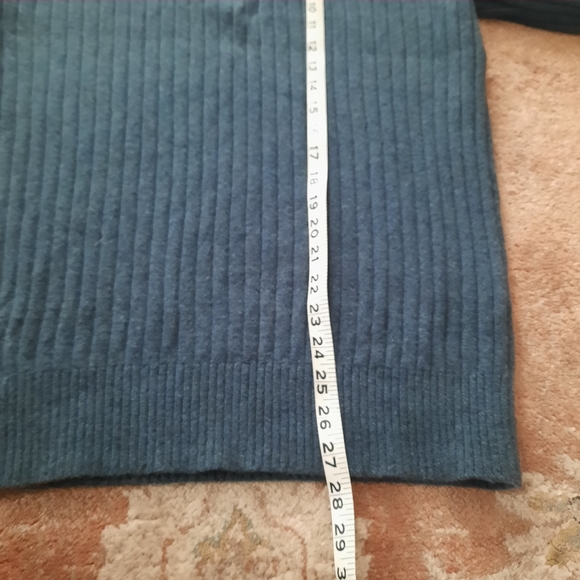 Banana Republic wool blend sweater - Picture 8 of 8